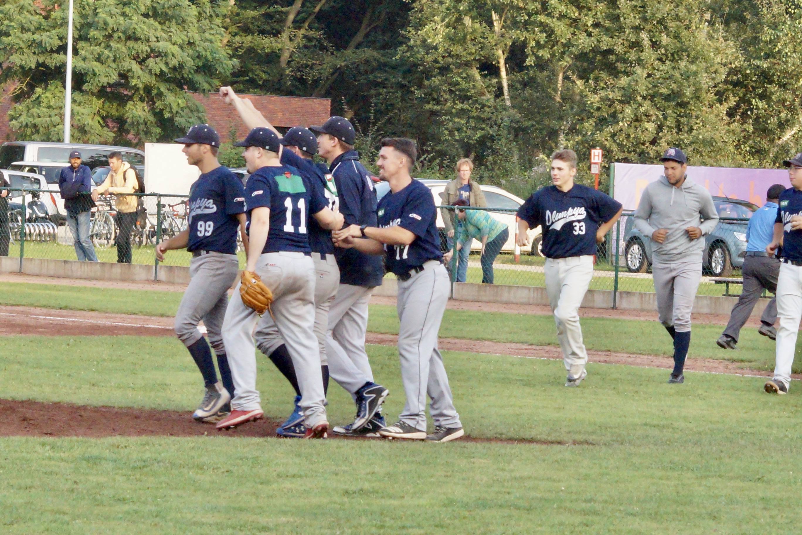 1C20F946-66A0-4570-99B8-71526606A4EA_1_201_a