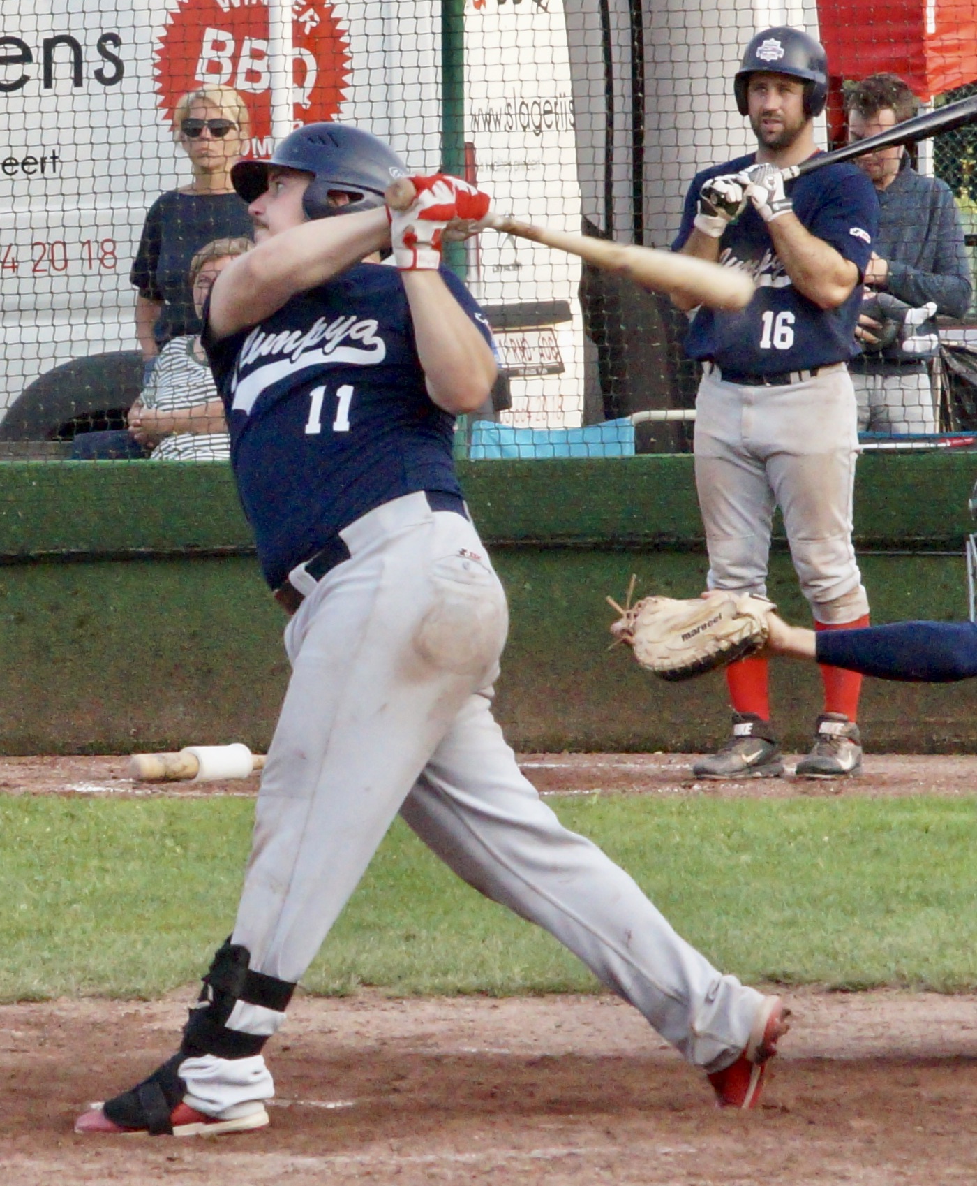 3DA00BFF-5348-4BE3-B92B-FA1EACDDE6A9_1_201_a