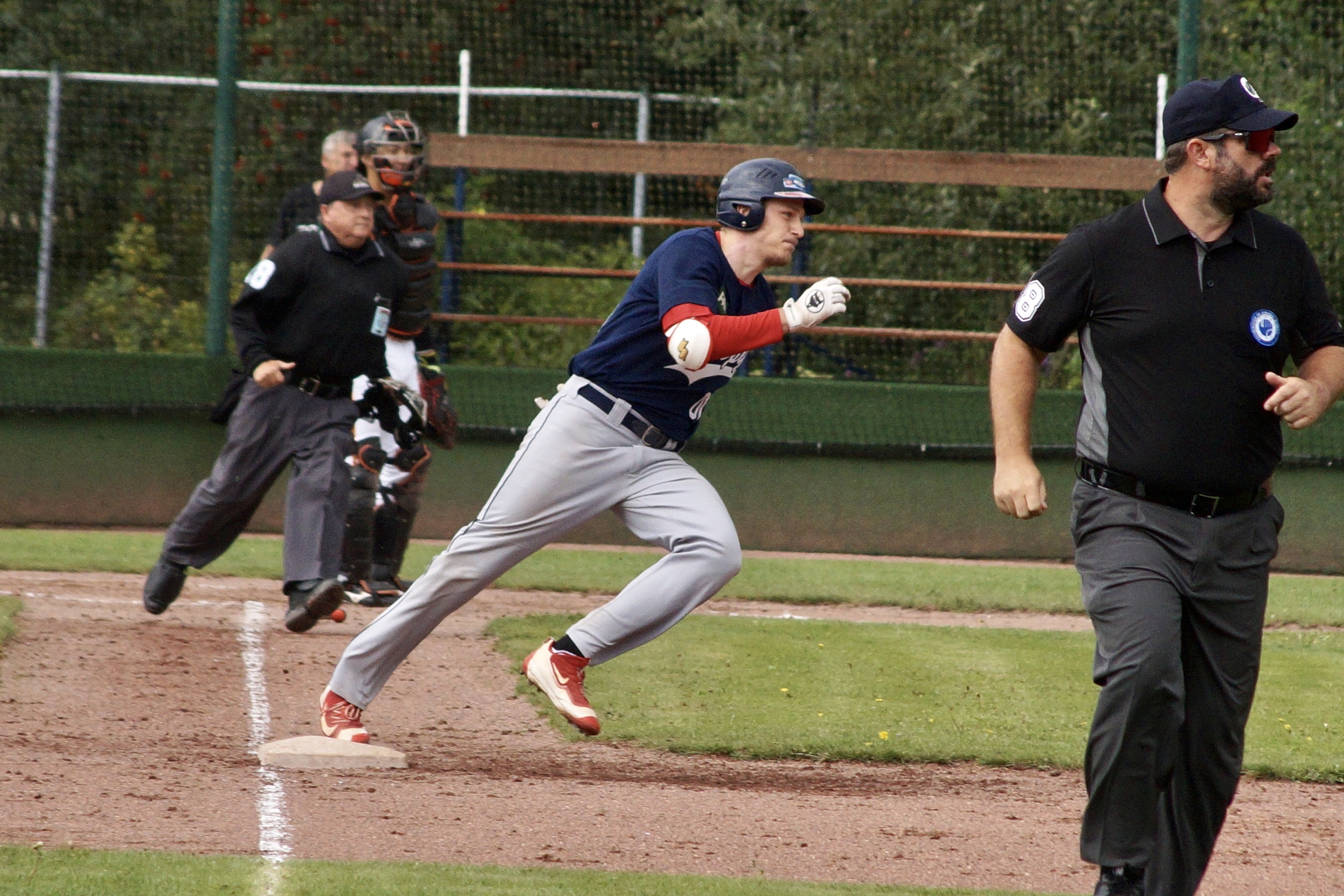 F8E0B159-A184-4D0A-9C42-29AF2FC961E4_1_201_a