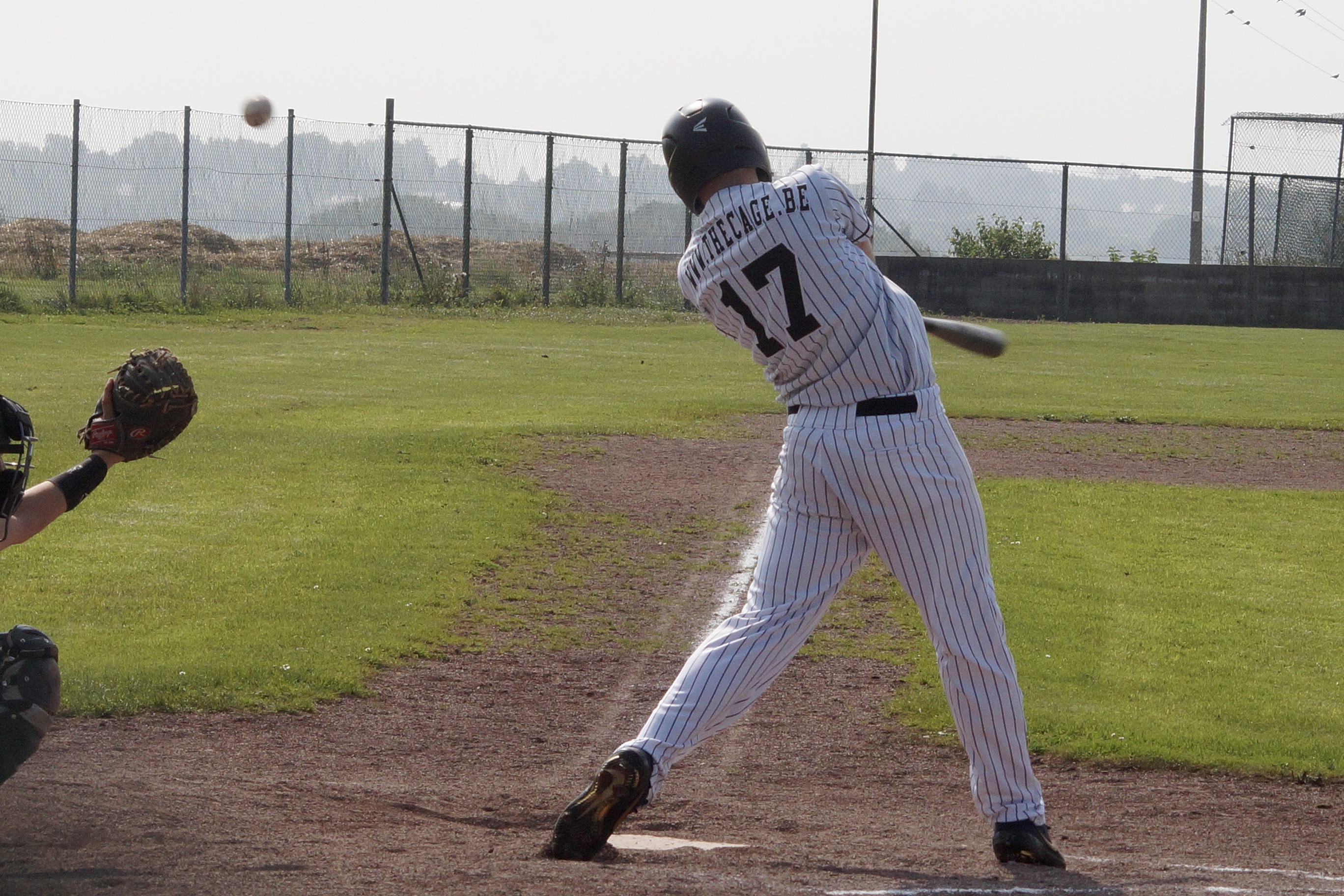 77F963F8-47D4-4262-B629-25F19C324038_1_201_a