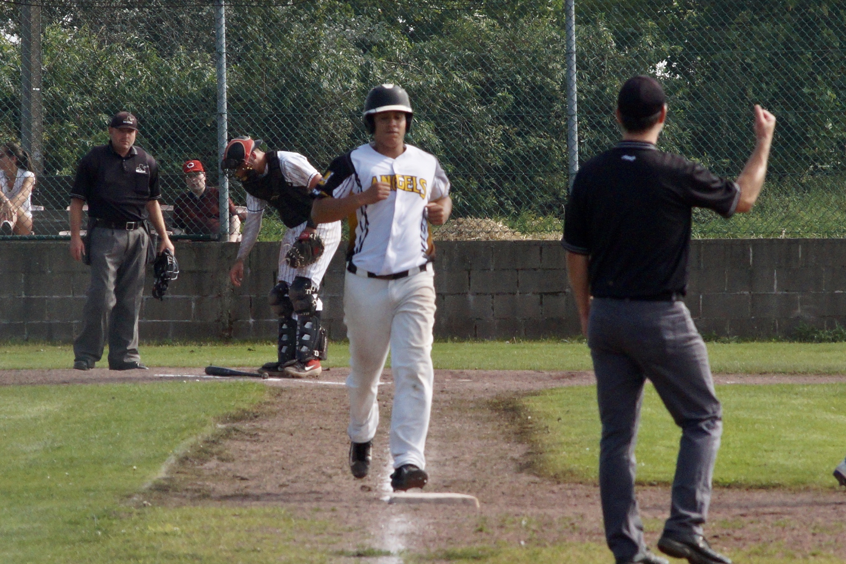 9BFC4D22-1ABC-414E-B899-2764EF70923B_1_201_a