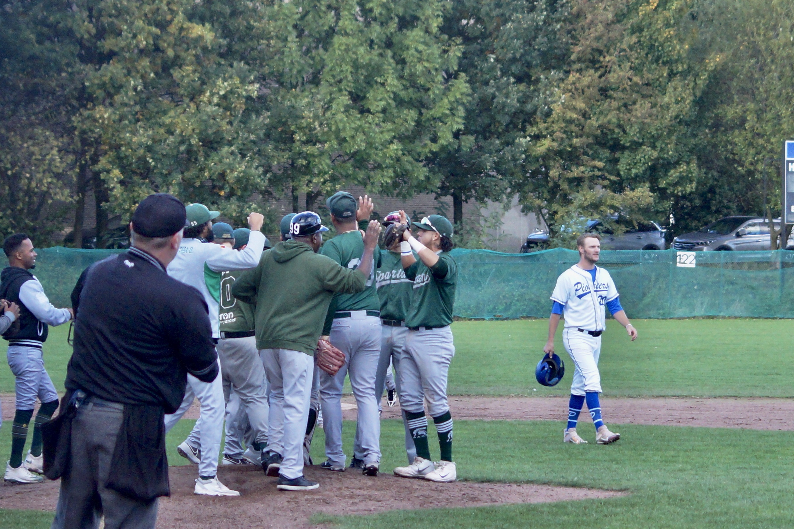 AB050660-44E4-42D2-9E6B-5335DFB5B420_1_201_a