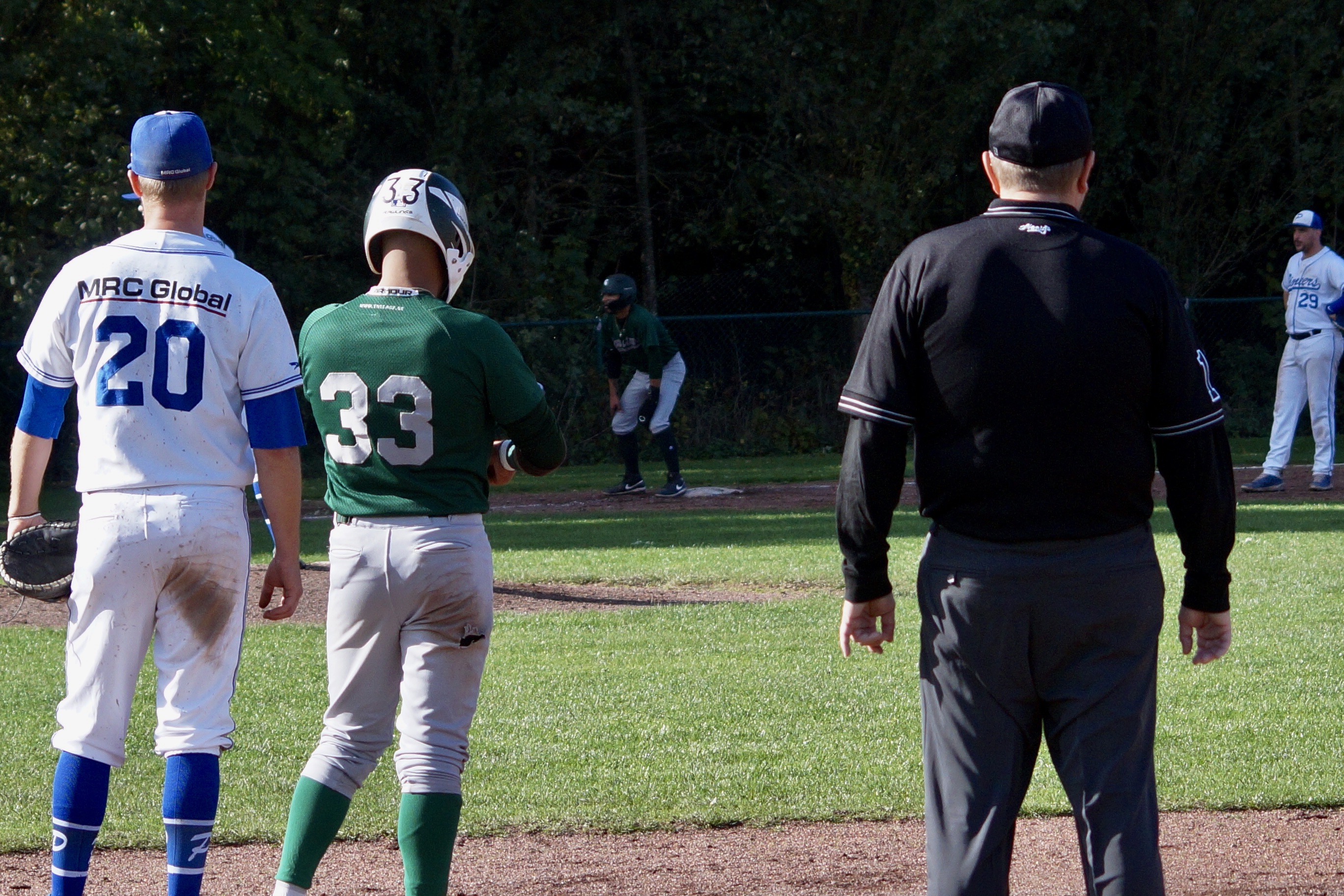 BCFBA580-E259-41CE-BBC7-59E37094D41F_1_201_a