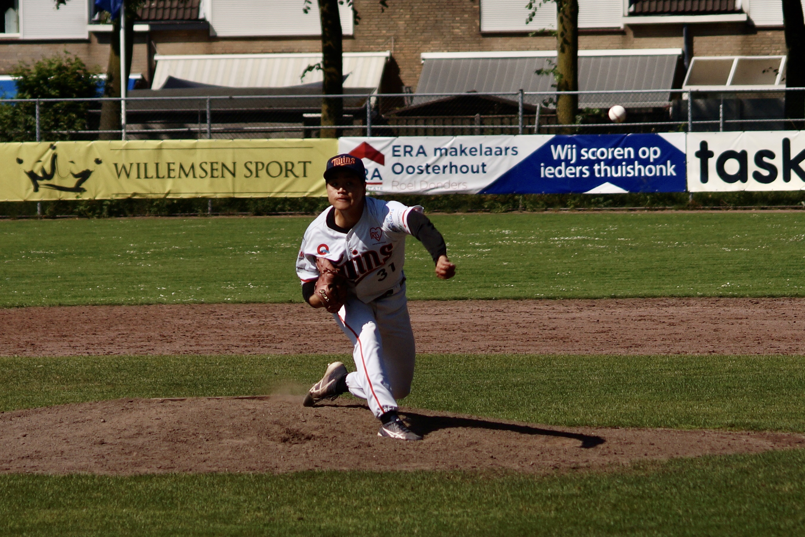 00B89E87-B24F-4CC1-AB08-7A47EE5E7BA8_1_201_a