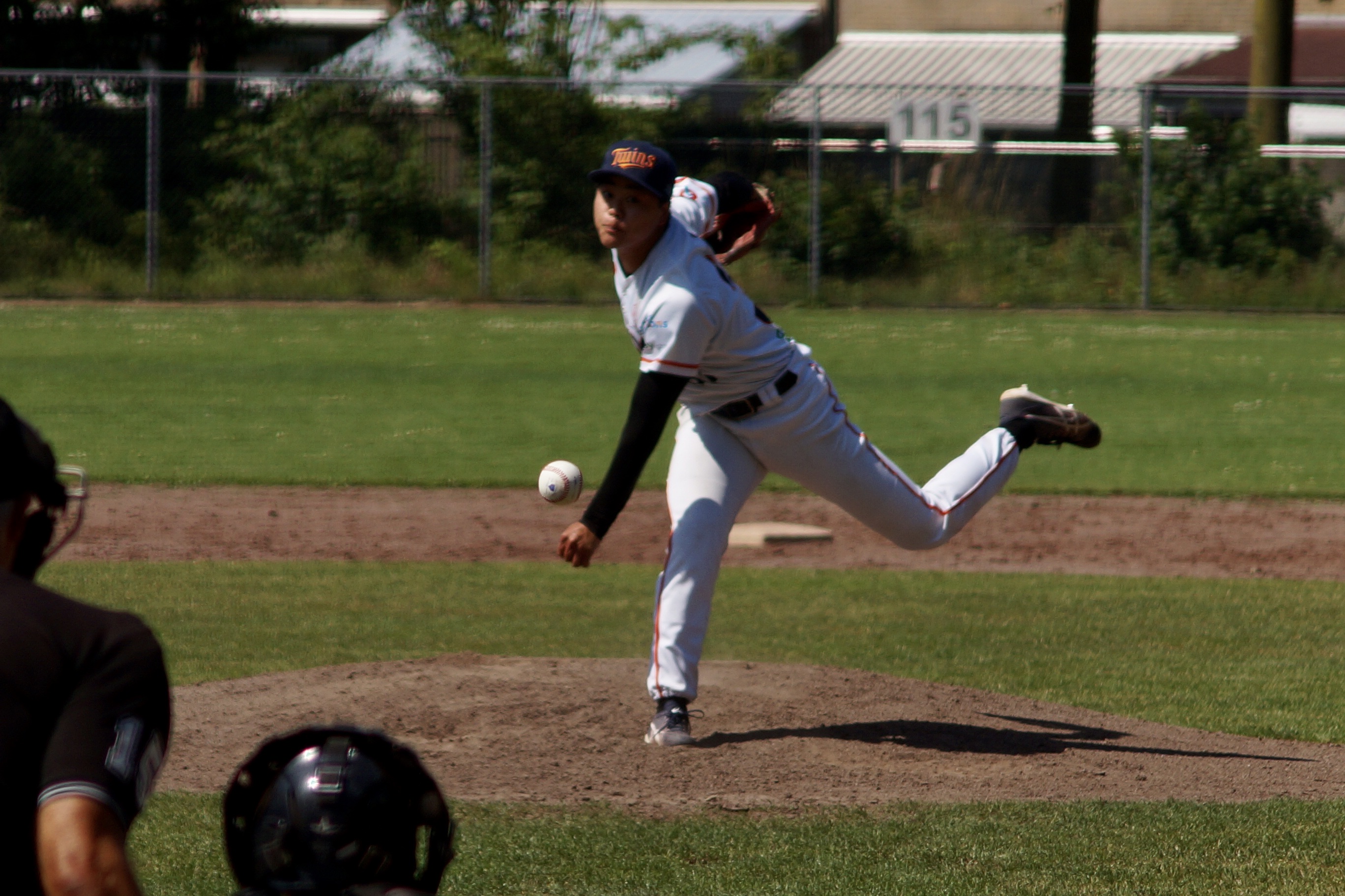 126CB810-8A31-42F2-AE10-2FF52D70B903_1_201_a