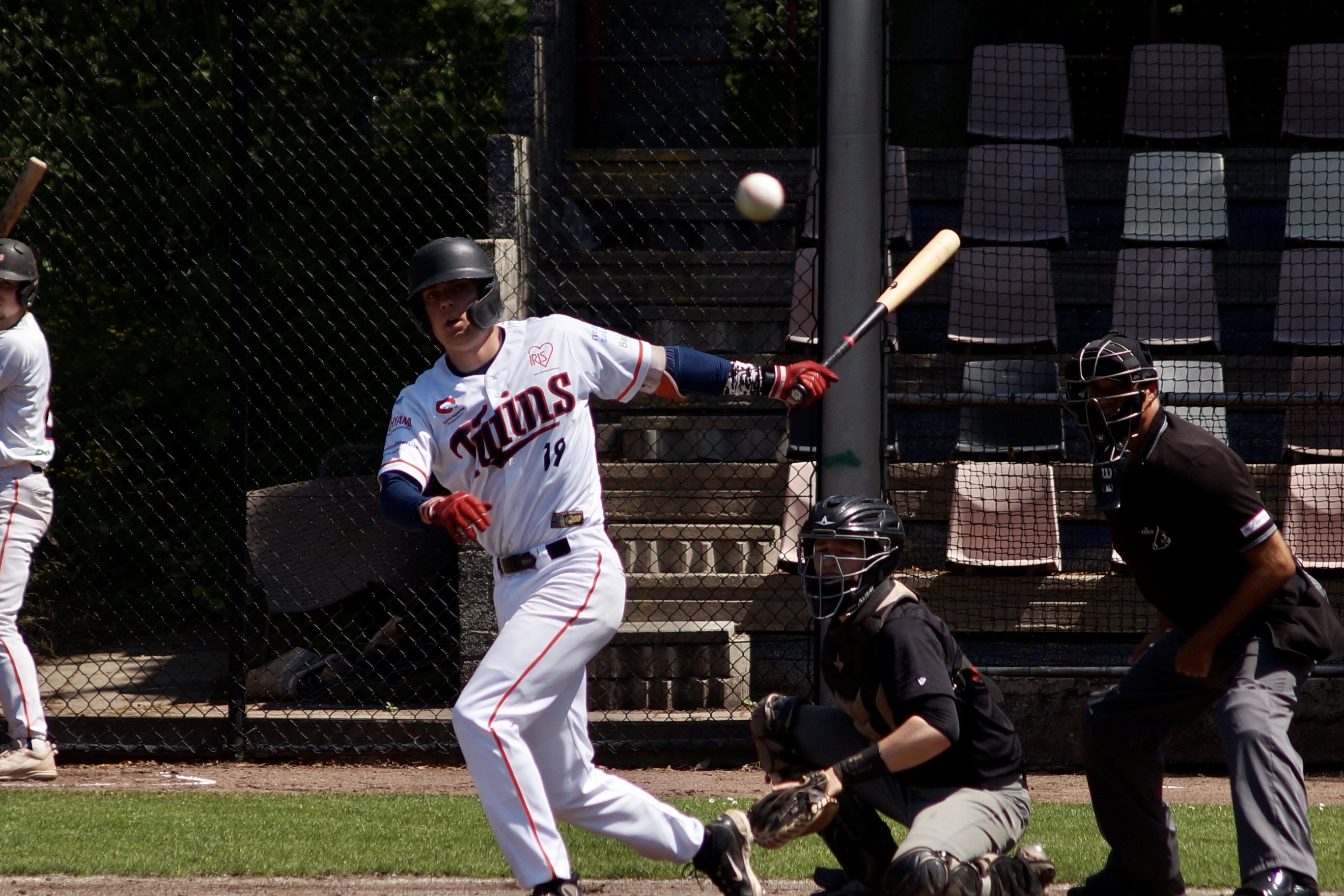 5DF3F598-2E9C-485B-8837-5B30545ACBF8_1_201_a