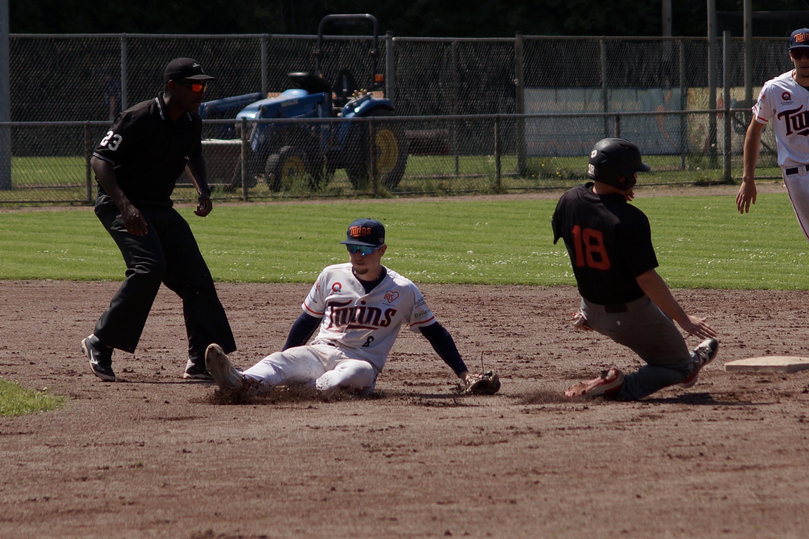 C3F3BF92-D0DA-48A5-89B1-1DAF01D009D3_1_201_a