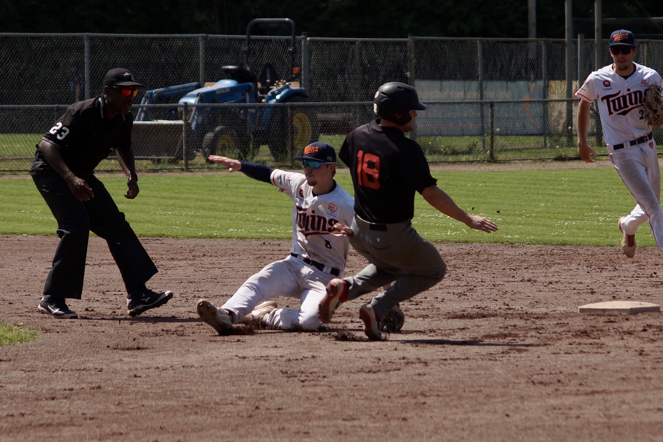 CD7EAB5E-38DD-436A-8C81-E4F0786AC771_1_201_a