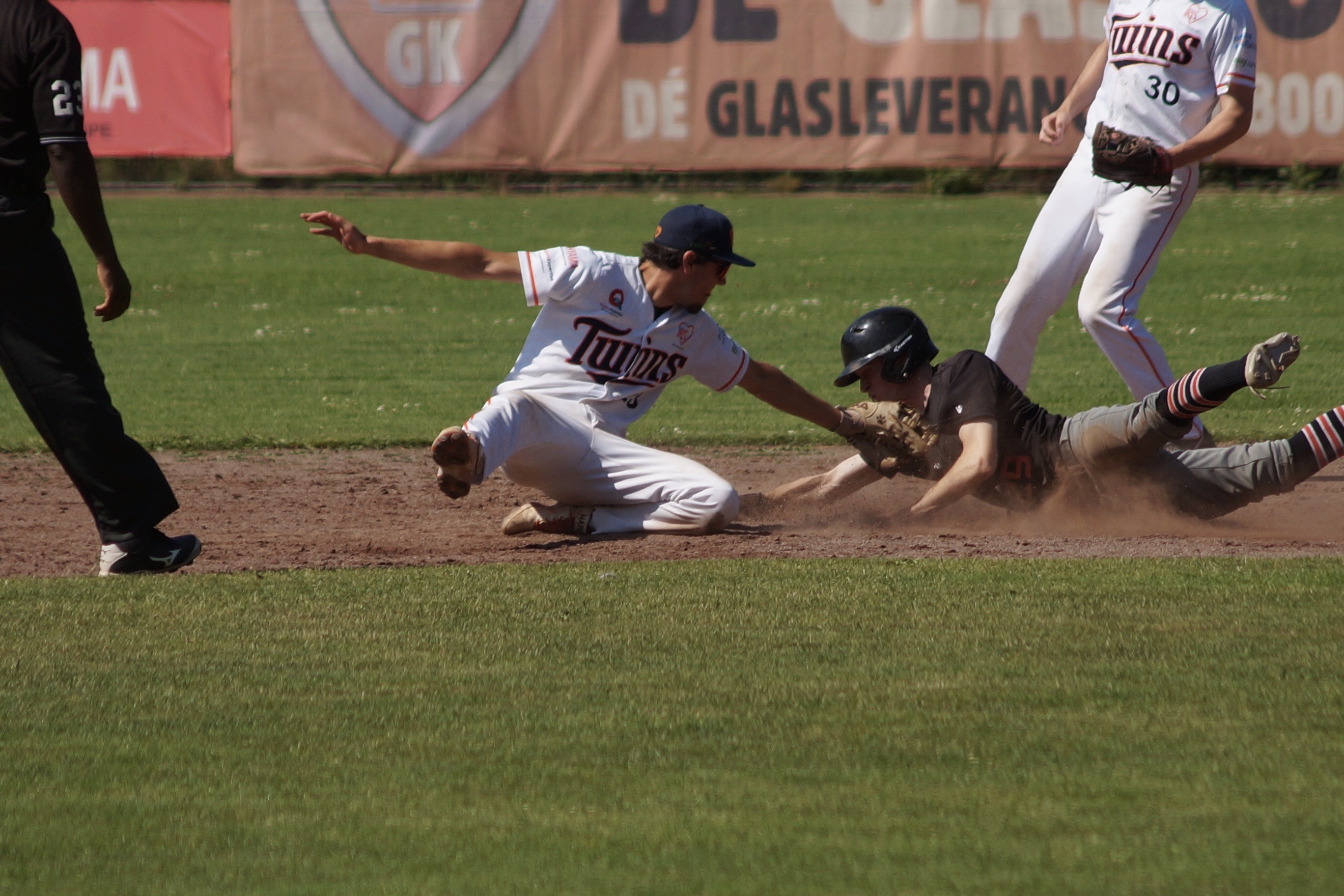 E49252A7-EA8E-4024-9F23-7F42A8C8F71E_1_201_a