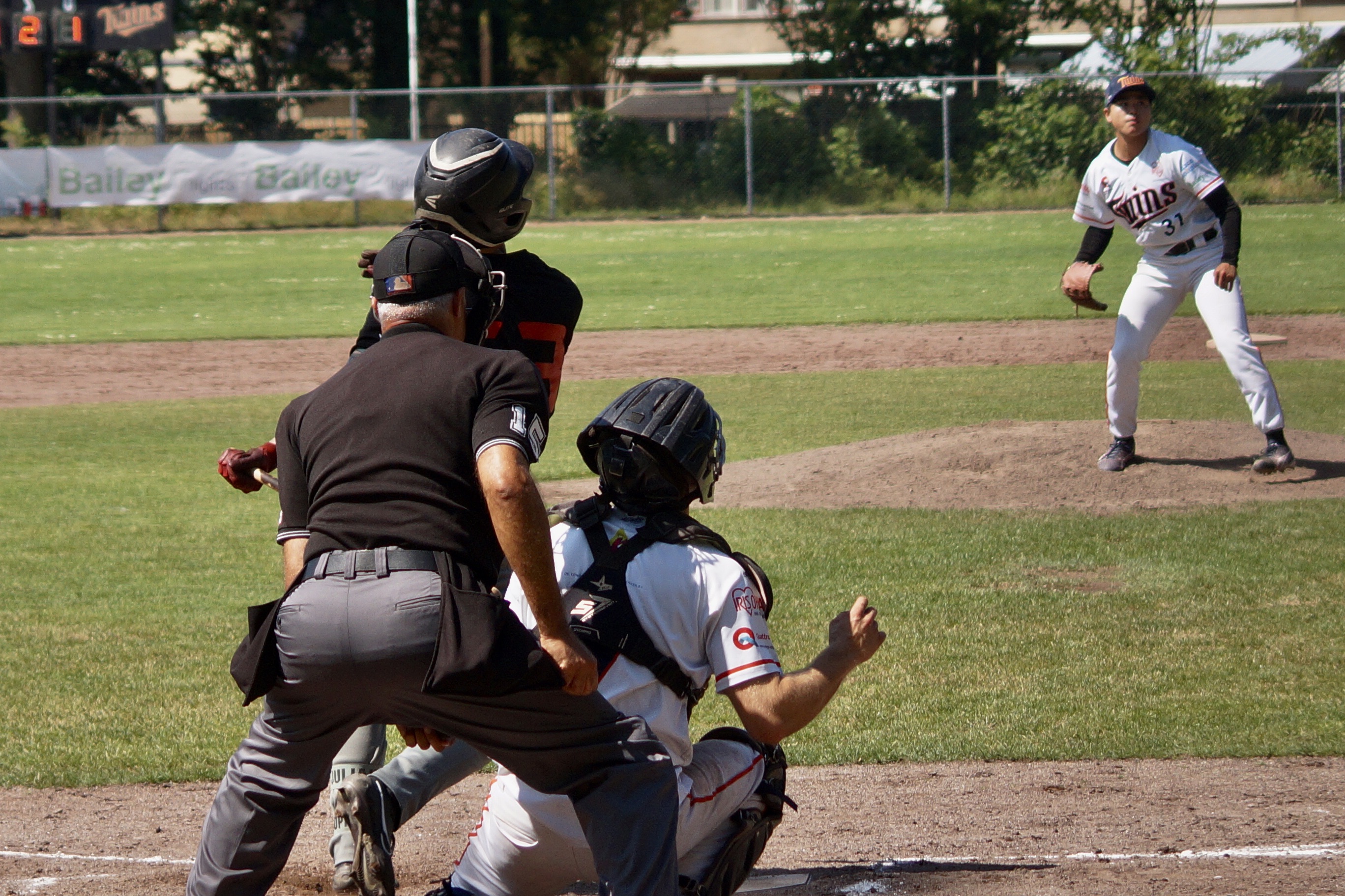 ED832510-DAE3-4362-B304-5555EEF8C374_1_201_a