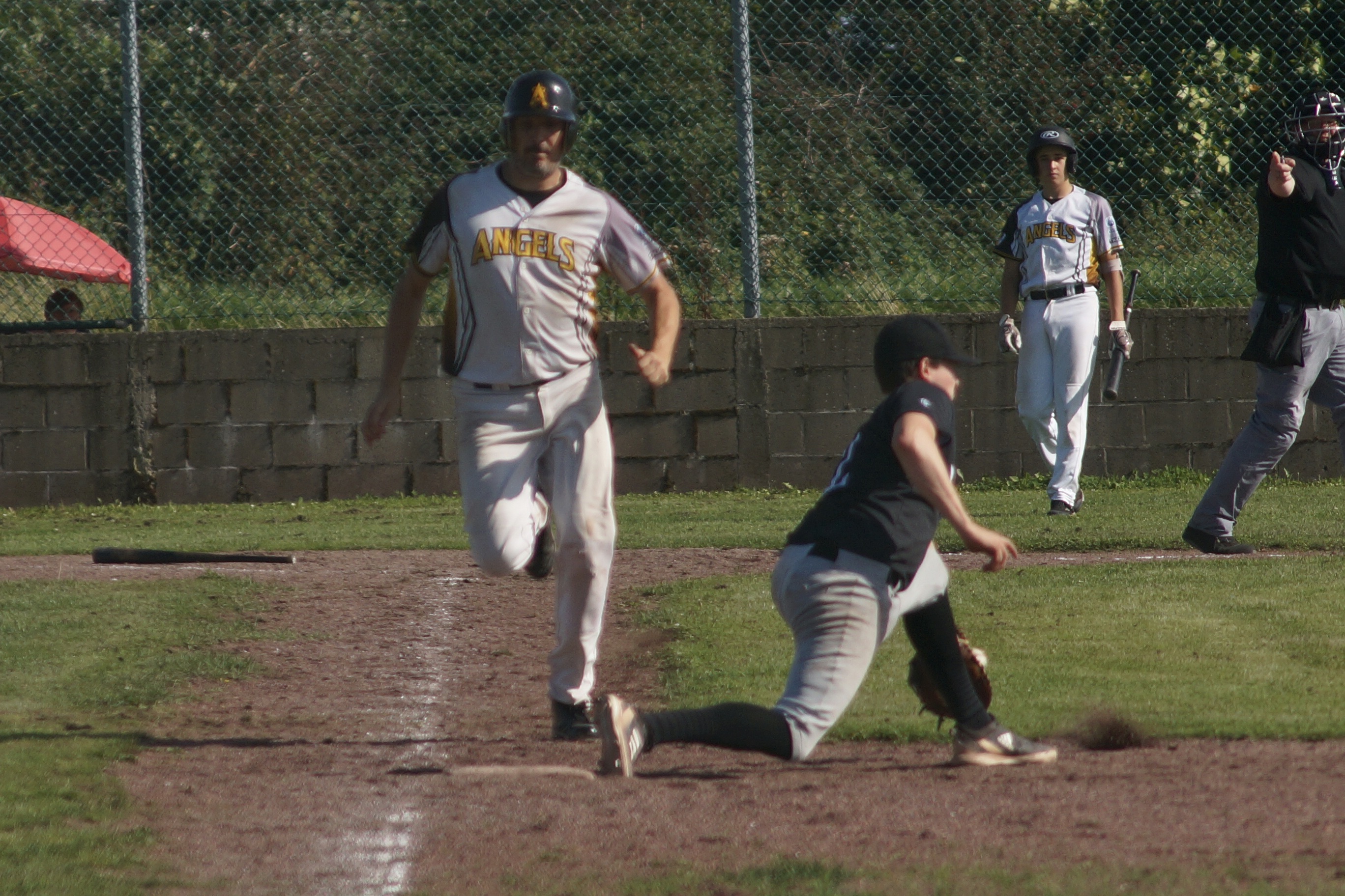 89ED5CBB-B174-4B54-94E4-6E14B3D77BF9_1_201_a